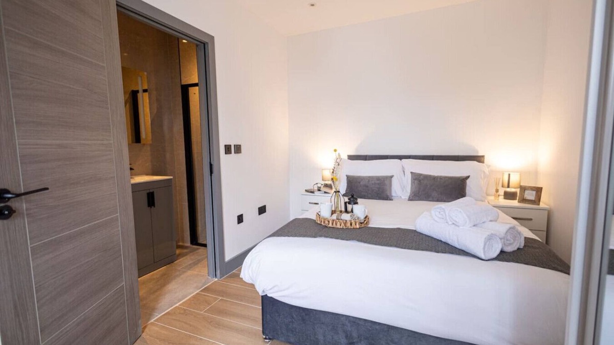 West Finchley Apartment | Avenir Court Flat 5 (Finchley)
