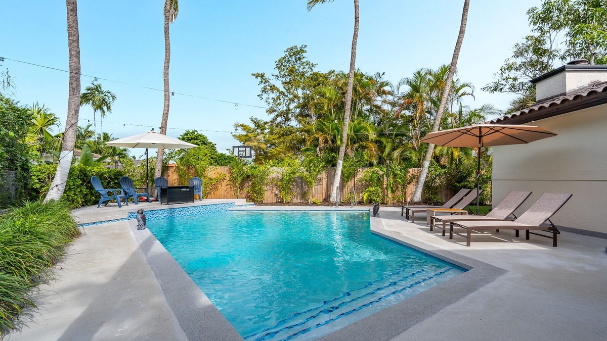 Highland Lakes House | Aventura Lux-5 Bedrms-4 Baths-Heated Pool-for 10
