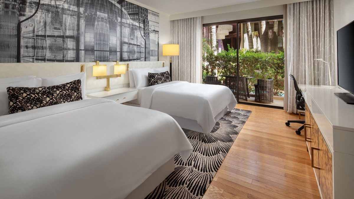 Costa Mesa Hotel | Avenue of the Arts Costa Mesa, a Tribute Portfolio Hotel