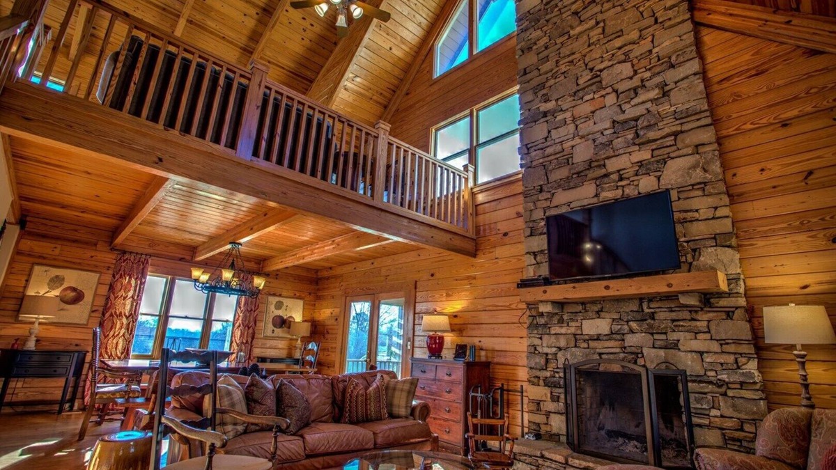 Arden House | Avery's Creek: Private swimming pool! Close to Asheville & Biltmore Park. Family & group FUN!