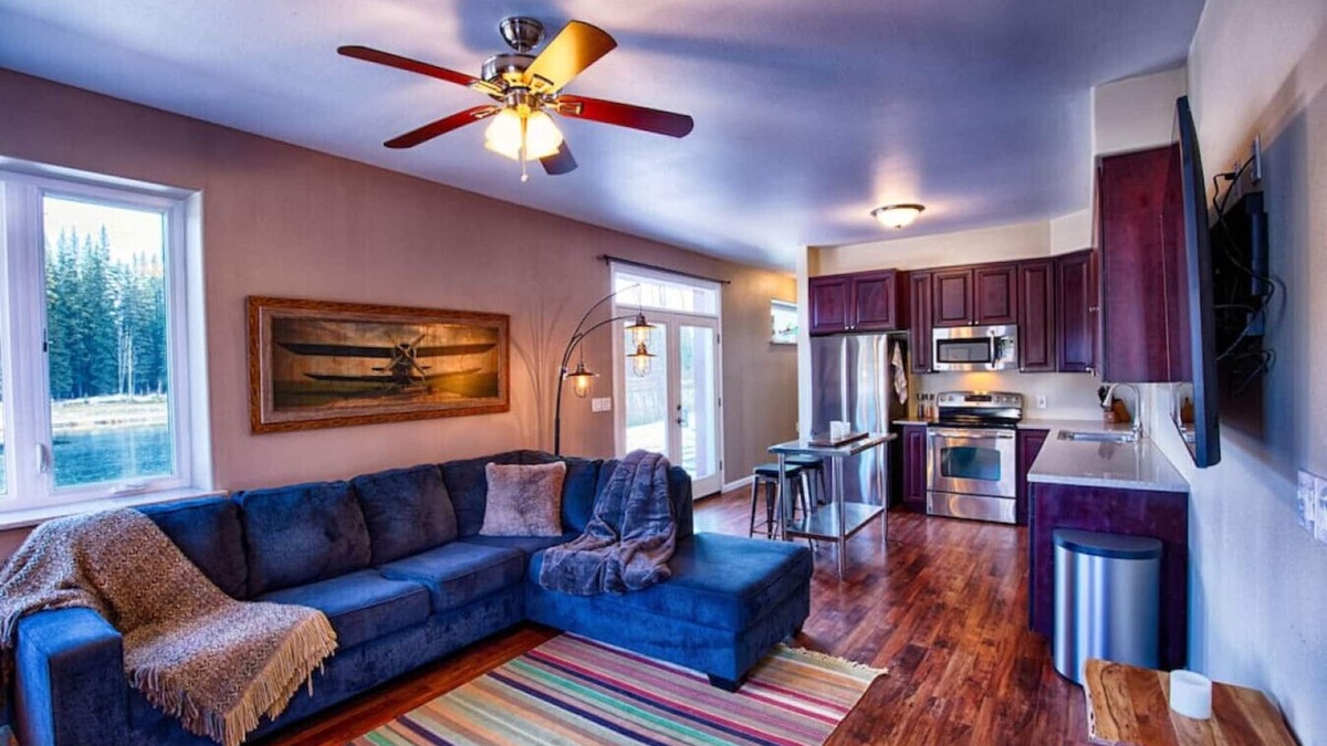 North Pole Apartment | Aviators Aurora Lakefront Retreat