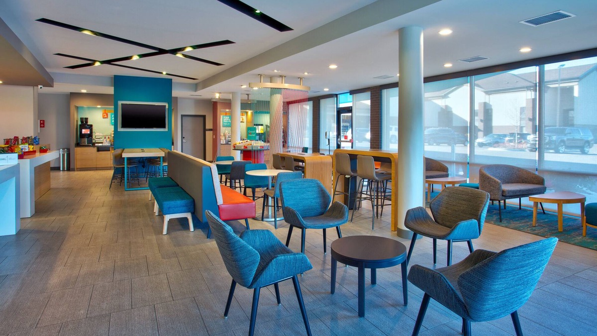 Warren Hotel | avid hotel Detroit Warren by IHG