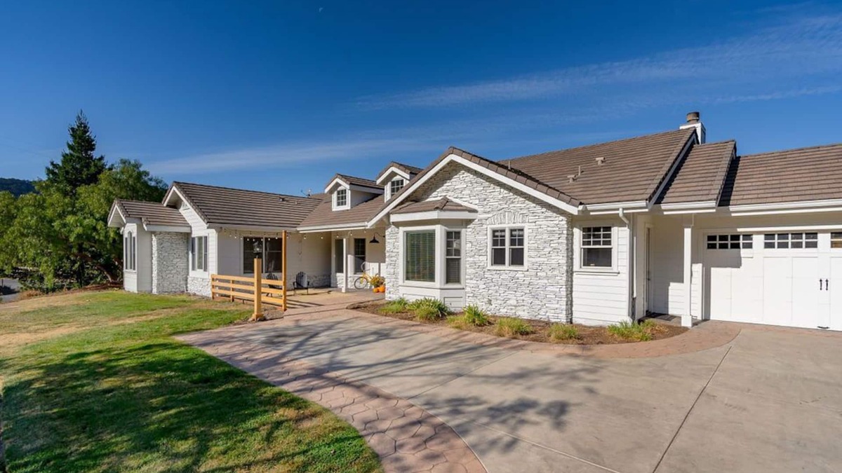 San Luis Obispo House | Avila Valley Luxury Estate with Pickleball Court