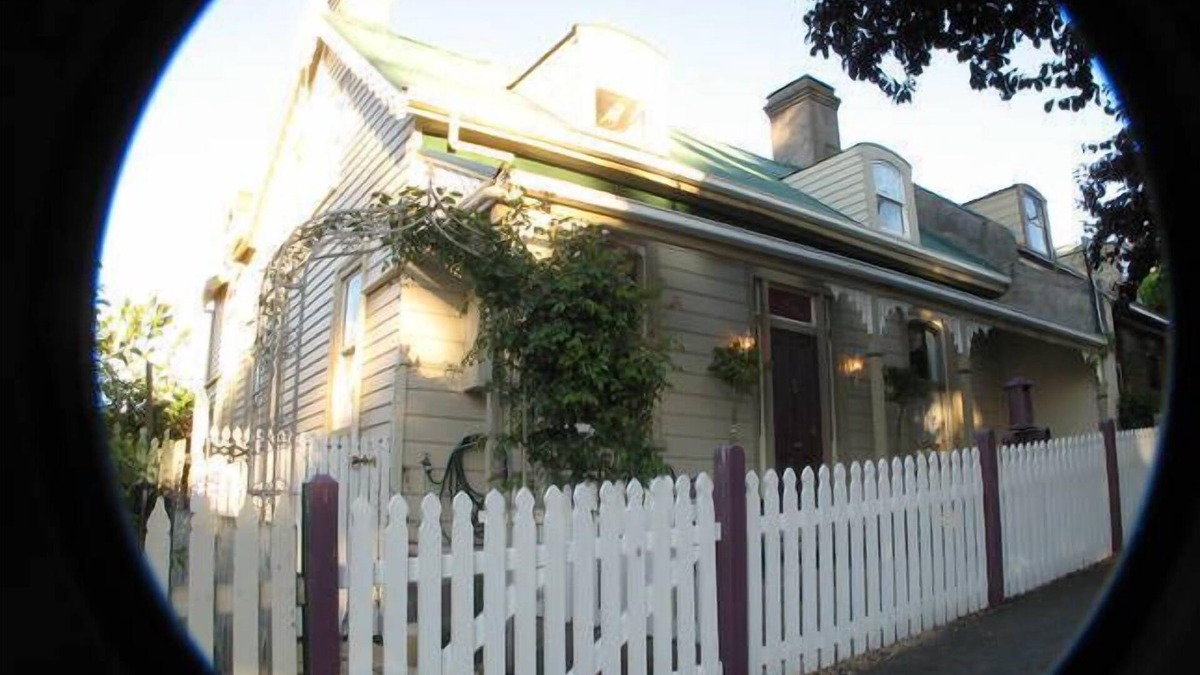 Launceston CBD House | Award winning central Launceston accomodation