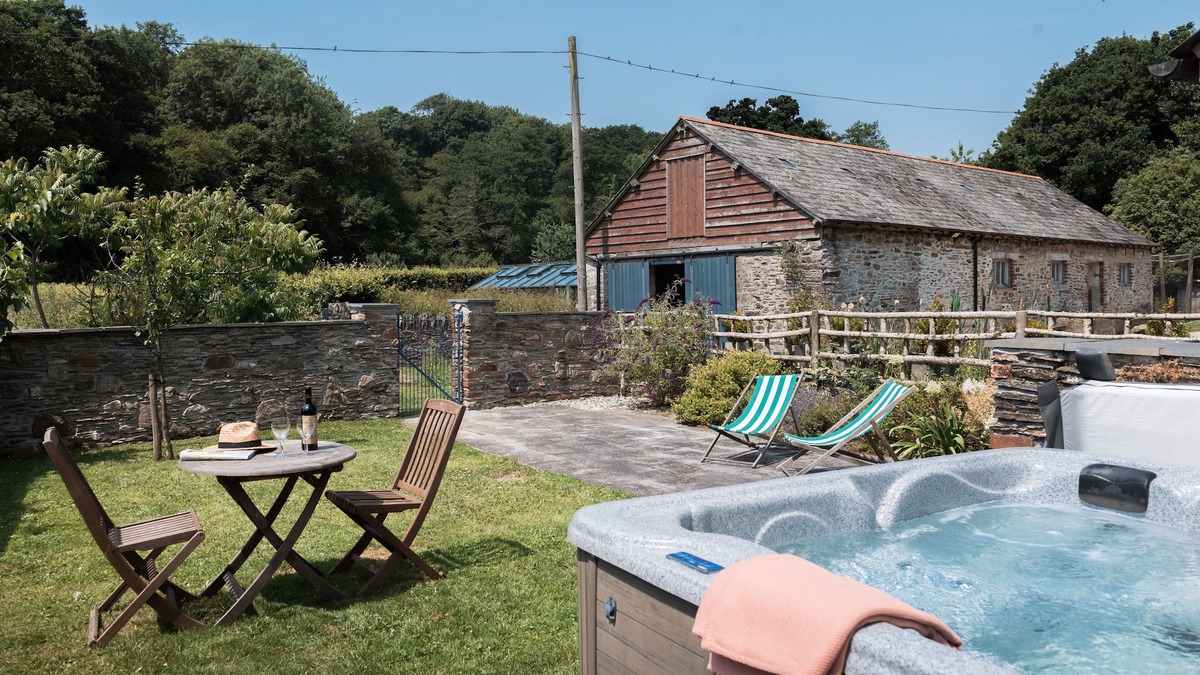 Saltash House | Award winning cosy cottage with private hot tub & log burner
