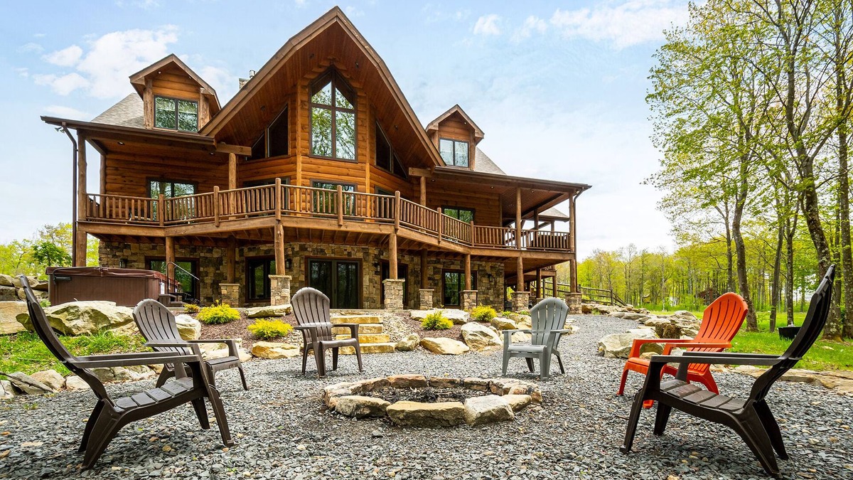 McHenry House | Away in the Mountains | Close to Golf & Lake!
