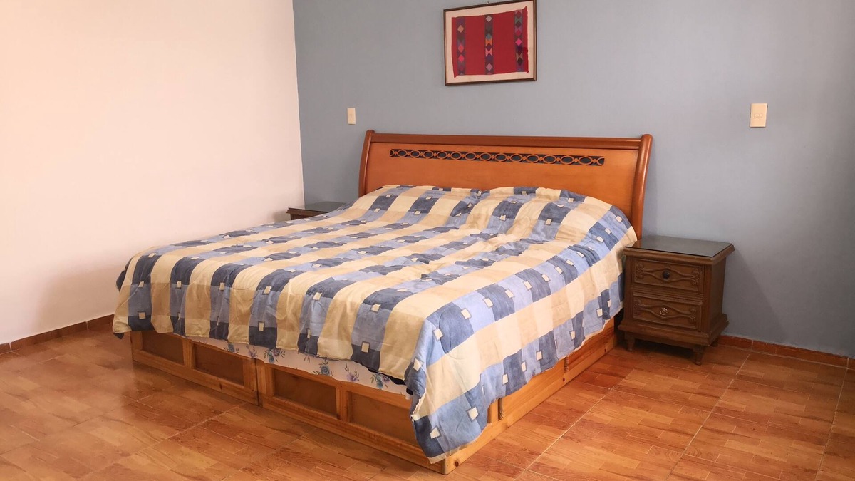 Del Cerrillo House | Awesome King Room In City Center
