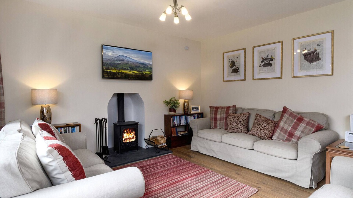 Beddgelert Cottage | Awel Y Grug - Four Bedroom Cottage, Sleeps 8