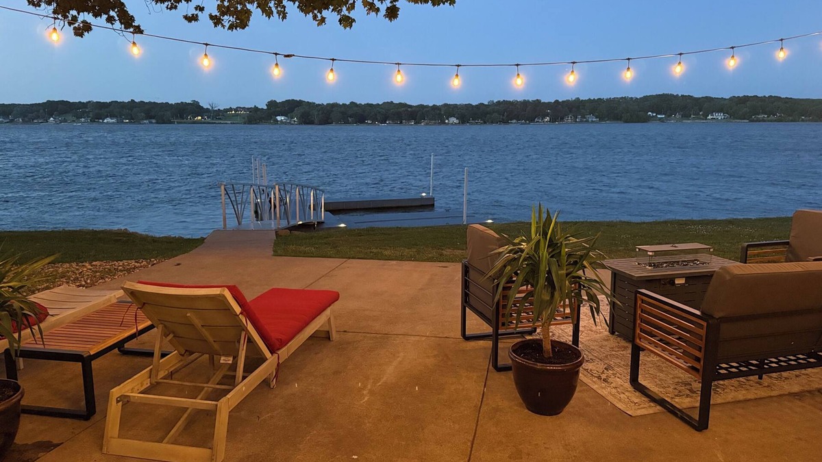 Scott County House | Awesome 3 Bedroom River Front Retreat right on the water!