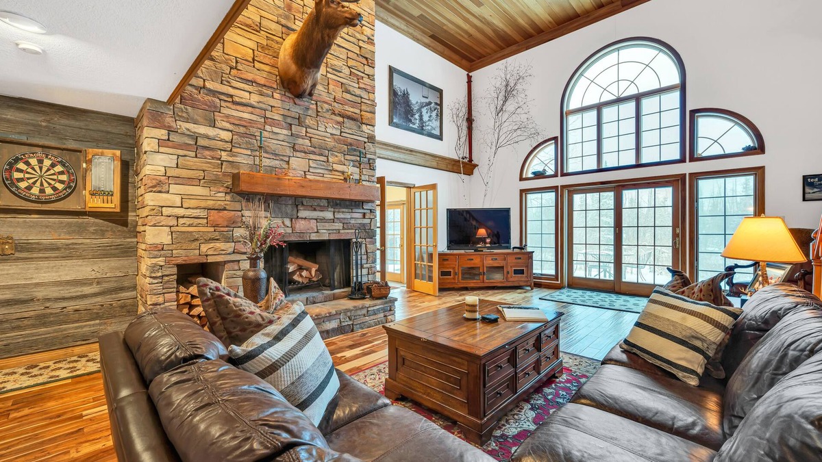Boyne Falls House | Awesome, 5 bedroom, private Boyne Falls home close to Boyne Mountain.