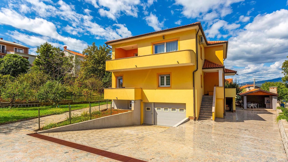 Buzdohanj Apartment | Awesome apartment in Cernik with WiFi