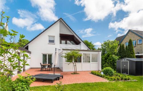 Schwackendorf Apartment | Awesome Apartment In Hasselberg