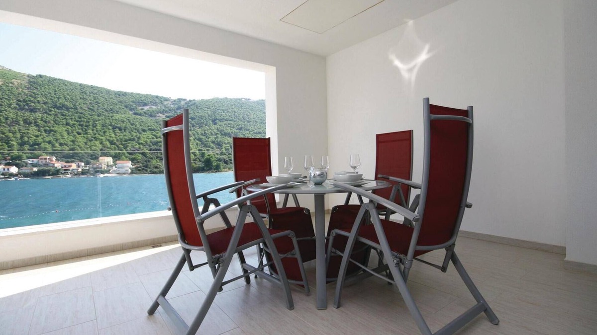 Grebastica Apartment | Awesome apartment in Grebastica