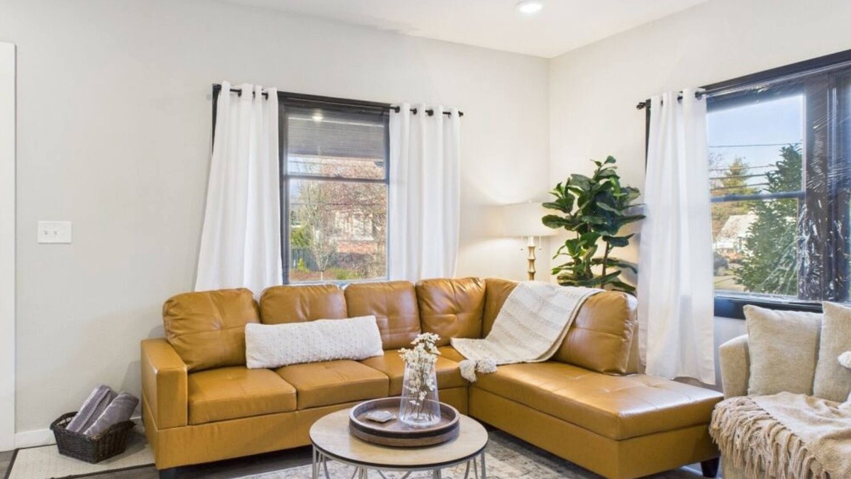 Albany House | Awesome Family Home Now with AC!