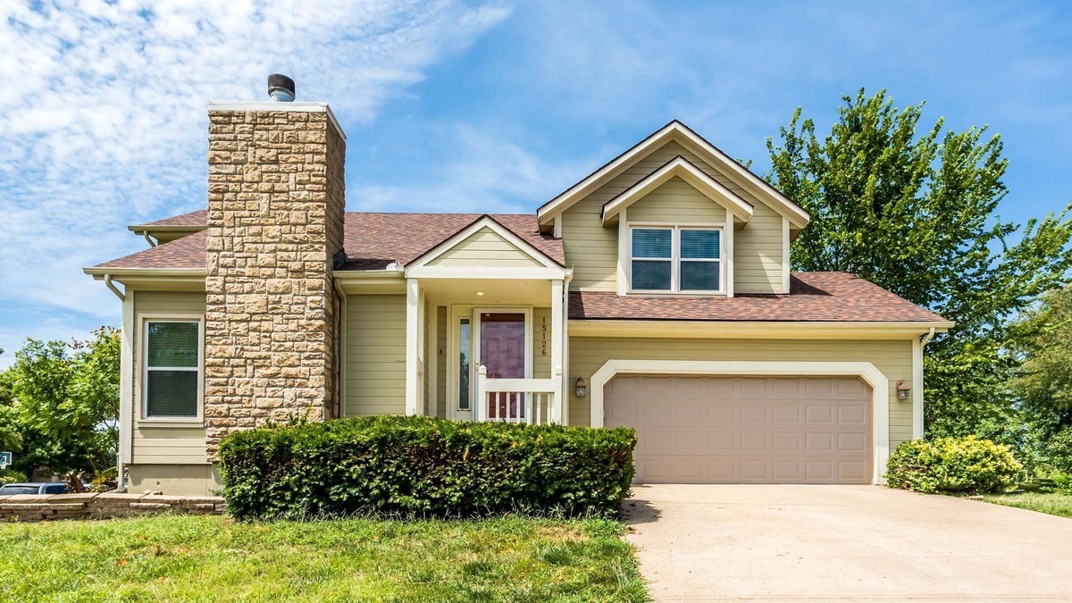 Overland Park House | Awesome family place for your vacation in KC area!