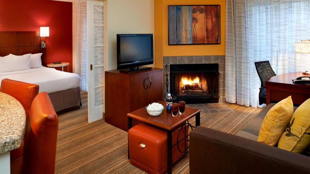 Warren Resort | Awesome Find! Unit with Full Kitchen, Pets Allowed, Free Breakfast!