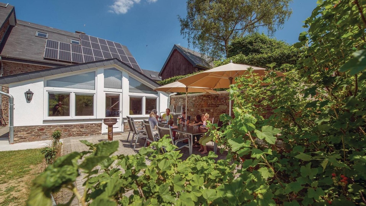 Weweler House | Awesome home in Burg Reuland/Steffesh.