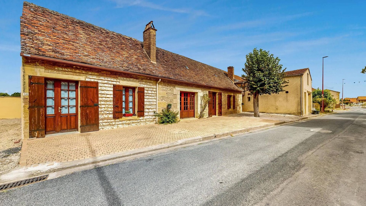 Saint-Pierre-d'Eyraud House | Awesome home in St Pierre d'Eyraud