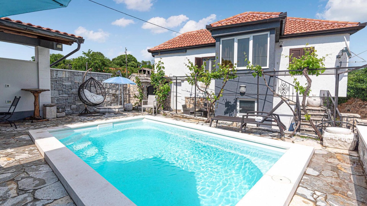 Gornje Danilo House | Awesome home in Danilo