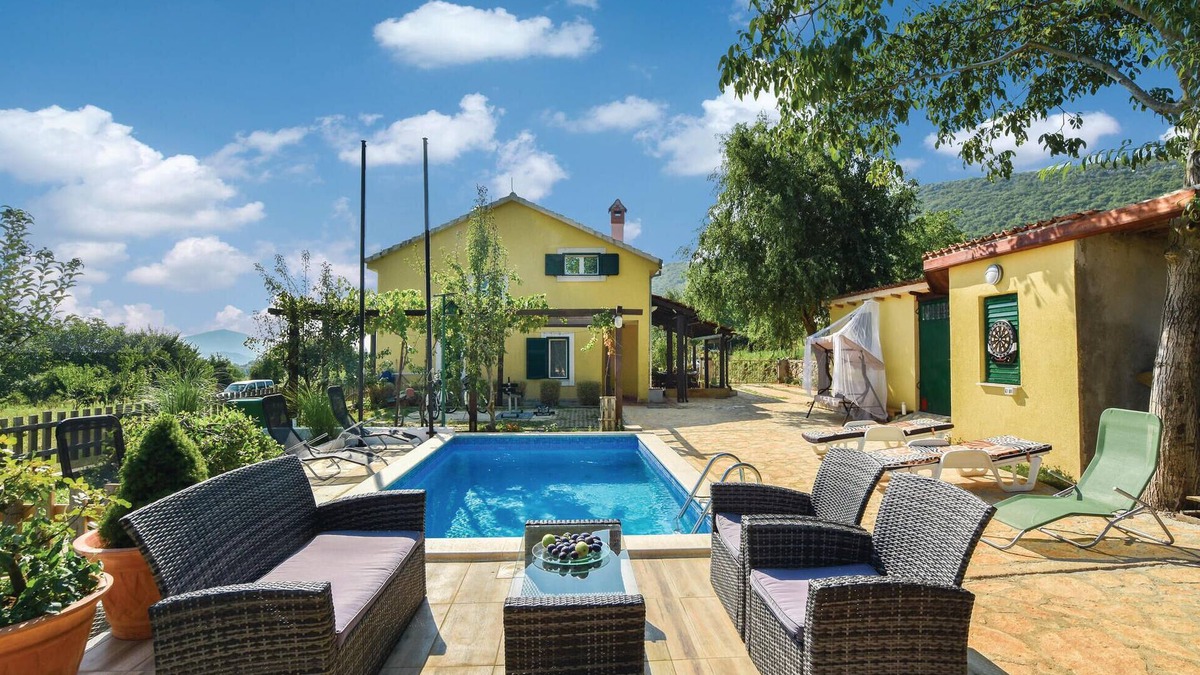 Dicmo House | Awesome home in Dicmo