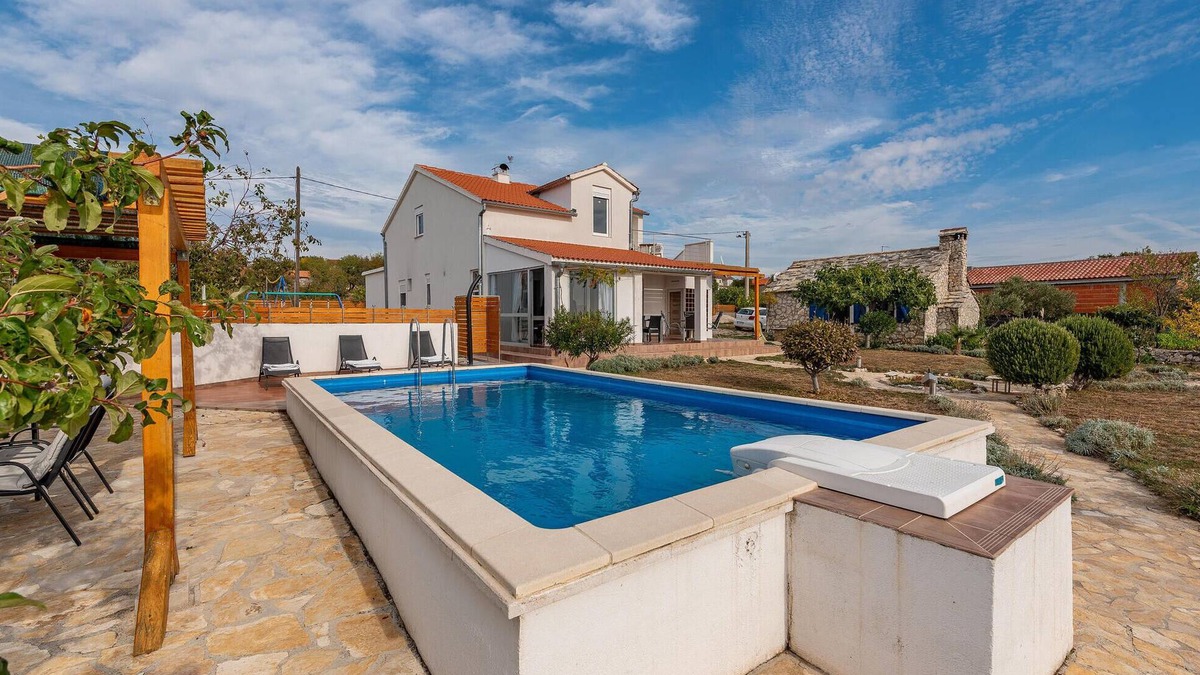 Velim House | Awesome home in Krkovic with sauna