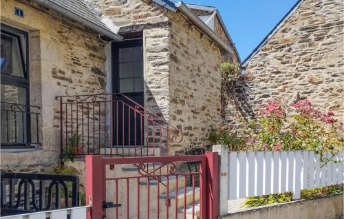 Brelevenez House | Awesome Home In Lannion With Wifi