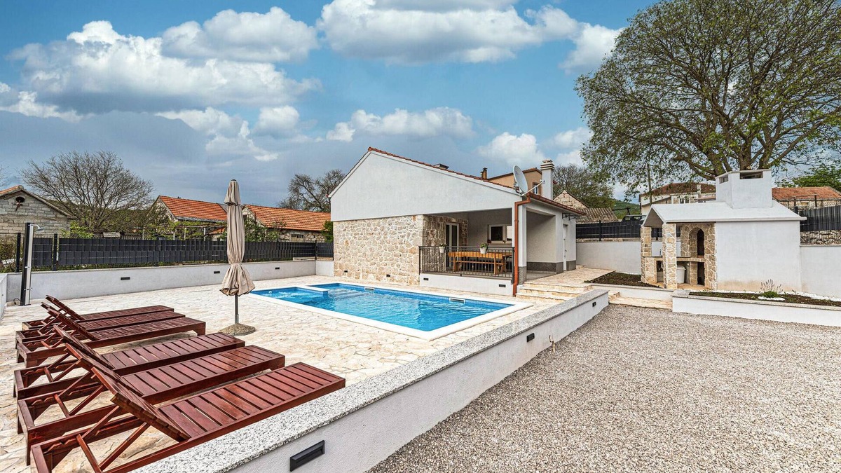 Lecevica House | Awesome home in Lecevica