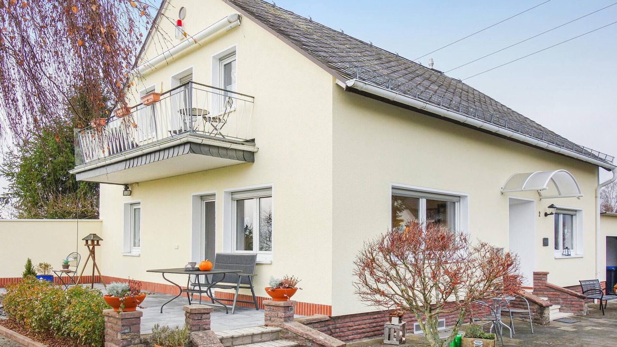 Hunerbach House | Awesome home in Müllenbach with kitchen