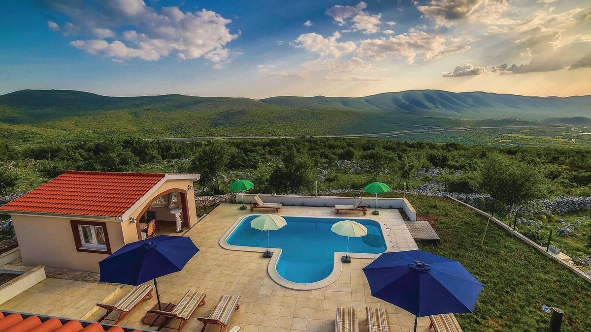 Lecevica House | Awesome home in Radosic