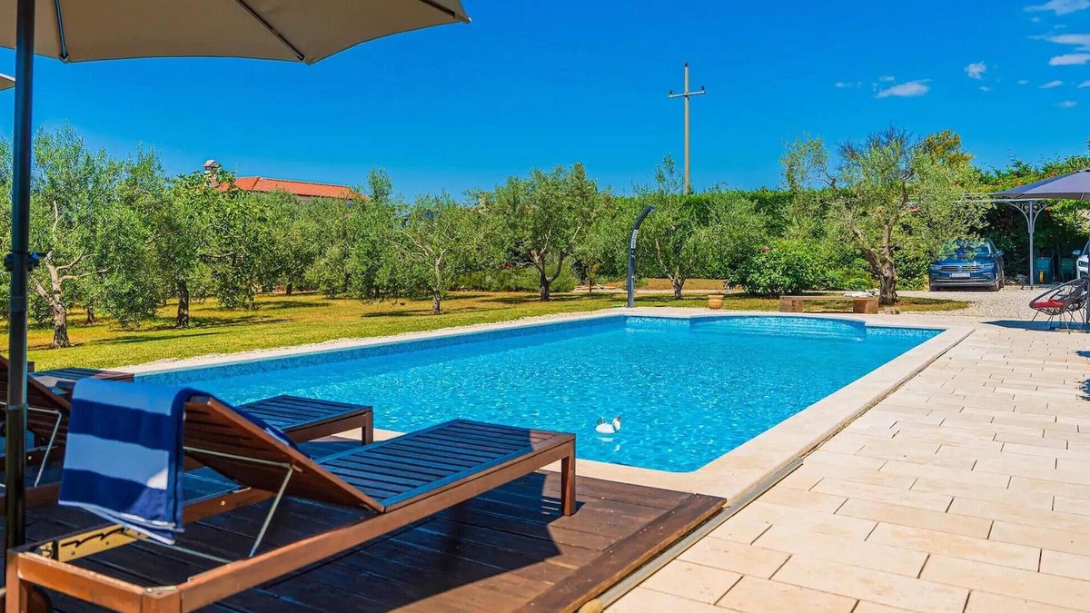 Mofardini House | Awesome home in Tinjan with sauna