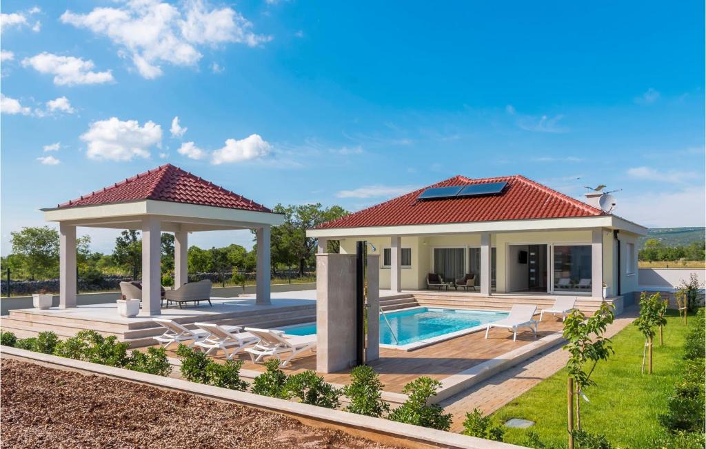 Gornje Planjane House | Awesome Home In Unesic With Outdoor Swimming Pool