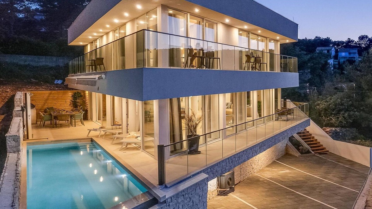 Cove Basina (Jelsa) House | Awesome home in Vrboska with sauna