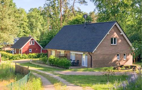 Muritz House | Awesome Home In Wittstock With Kitchen