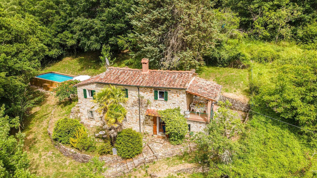Castelnuovo di Val di Cecina House | Awesome home in Castelnuovo Val di Cec