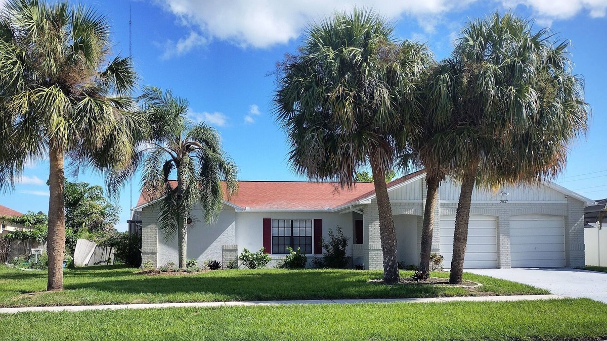 Tarpon Springs House | Awesome Lake View Home