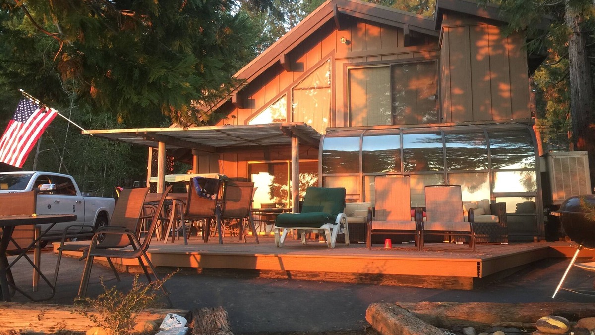 East Shore House | Awesome Lakefront, 2 Boats, Dock, Buoys, Boat Ramp, RV Spot & 3 Jet Ski Ramps.