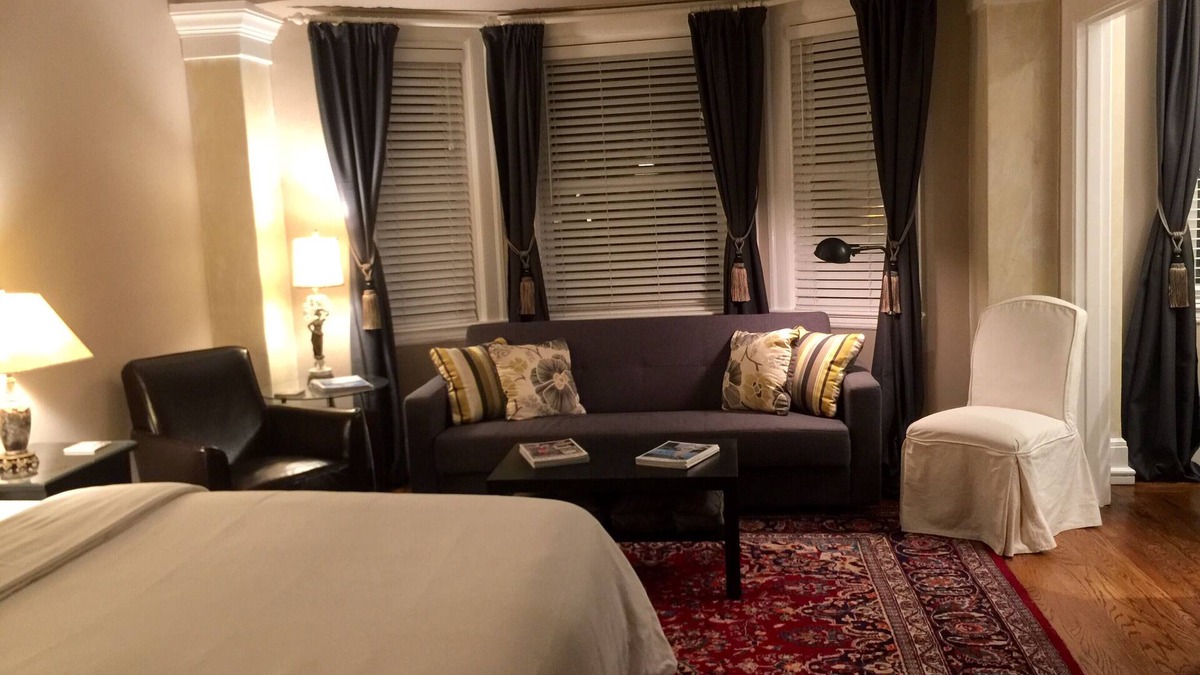 Chinatown Apartment | Awesome Large Nob Hill Studio near financial center.