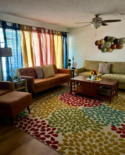 Beverly Green House | Awesome Las Vegas 4 Bdrm 2 Bath home off Strip
