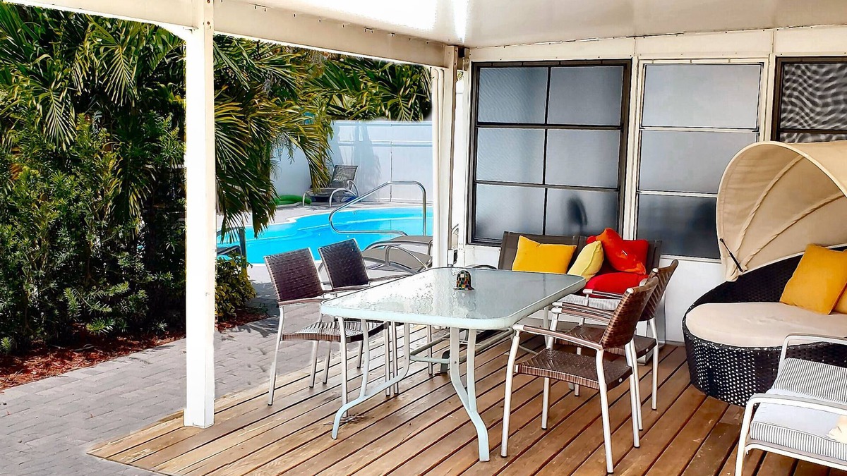 Florida North Atlantic Coast House | Awesome PRIVATE 2Room Guest Suite HEATED Pool! 5min to ocean Beach,Stadium,PGA