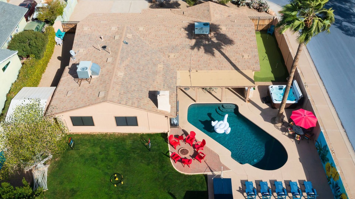 Paradise Valley Village House | Awesome Remodel! 5Br+BonusRm+3Kings+Backyard Oasis: Htd Pool,HotTub,BBQ,Golf,SUV