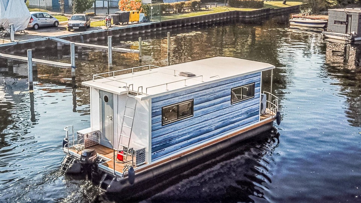 Oberhavel Boat Rental | Awesome ship in Hennigsdorf