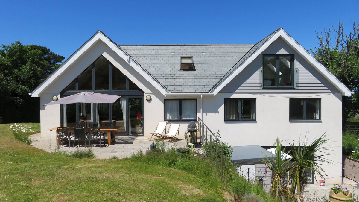 Mortehoe House | Awesome slidehouse close to coastpath,pubs,beaches sleeps 12-14