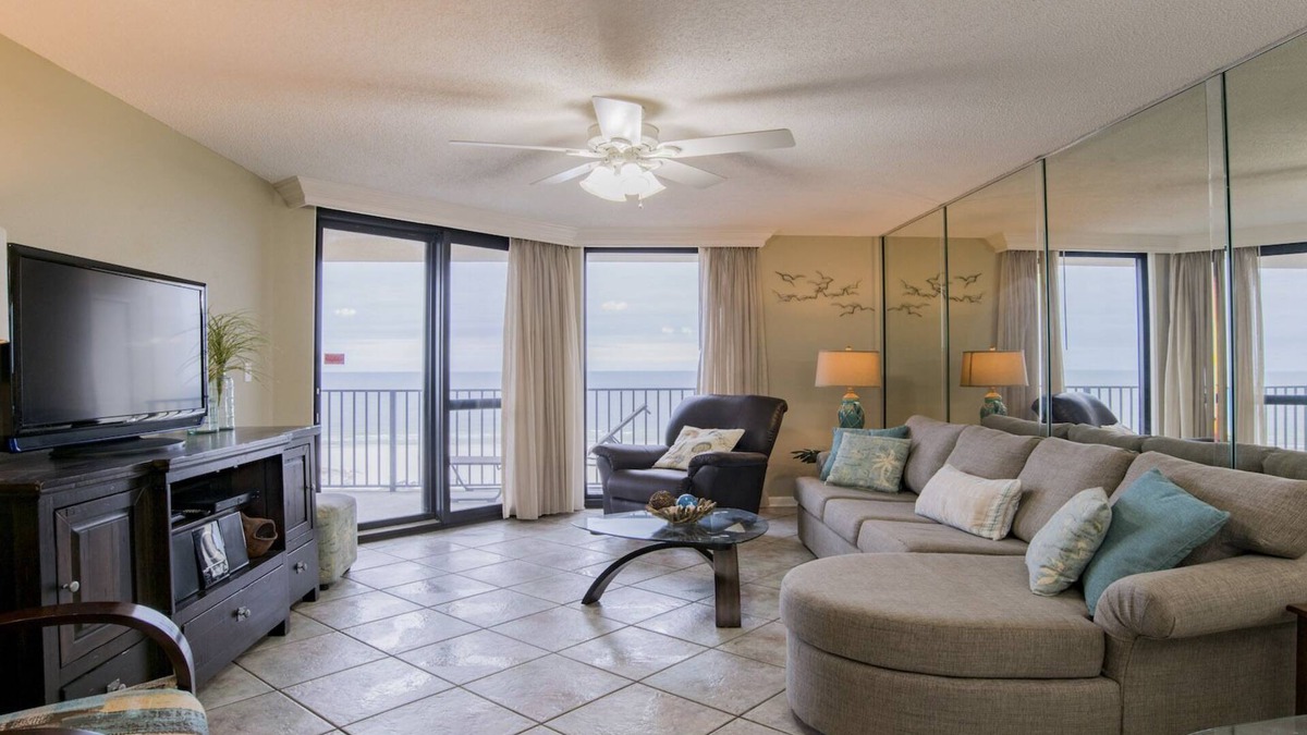 Orange Beach Condo | Awesome updated condo at Phoenix VI!