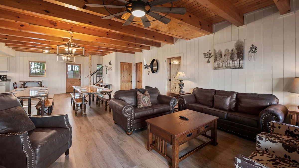 Gatlinburg - Pigeon Forge Cabin | AWESOME VIEW LODGE! Perfect for Weddings and Reunions!
