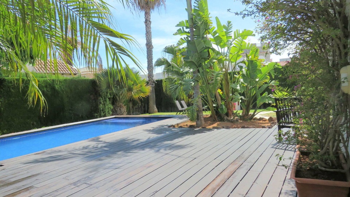 Daimuz House | AZAHAR House. COSTA VALENCIANA, COSTA BLANCA. Garden, swimming pool, beach.