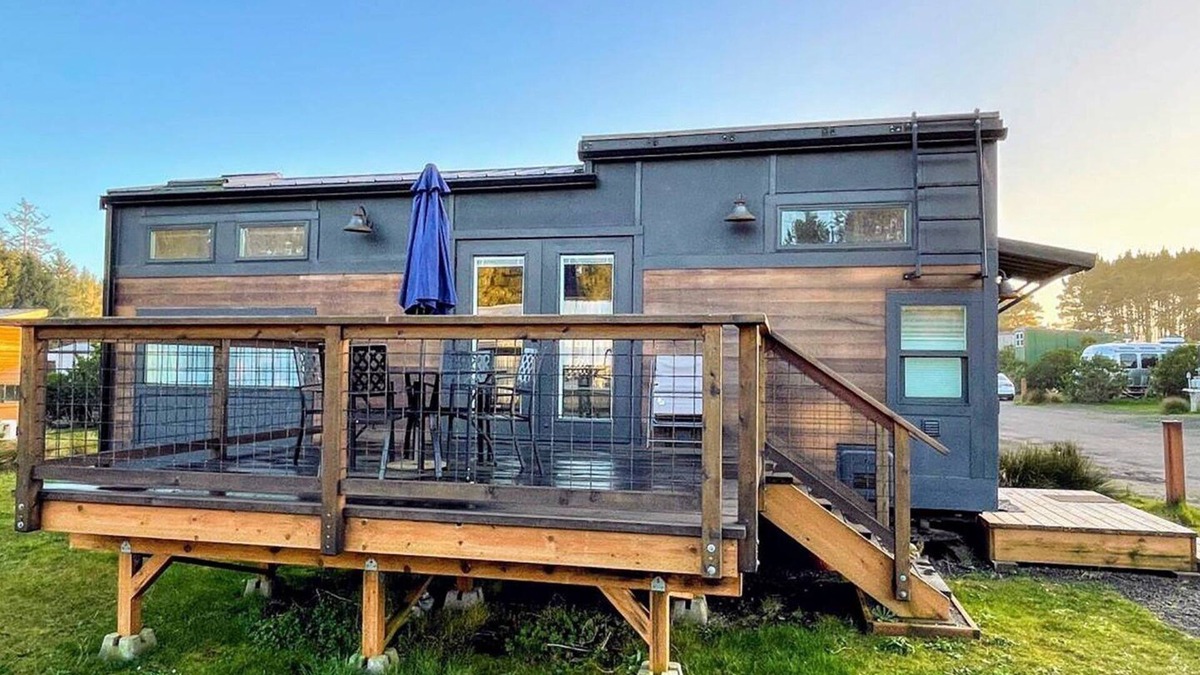 Waldport House | Azalea