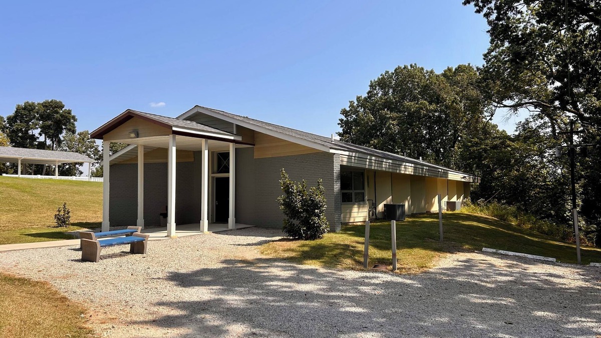 Pevely Cabin | Azaria Lodge - Sleeps up to 38 People - Keep Everyone Together as you Celebrate!