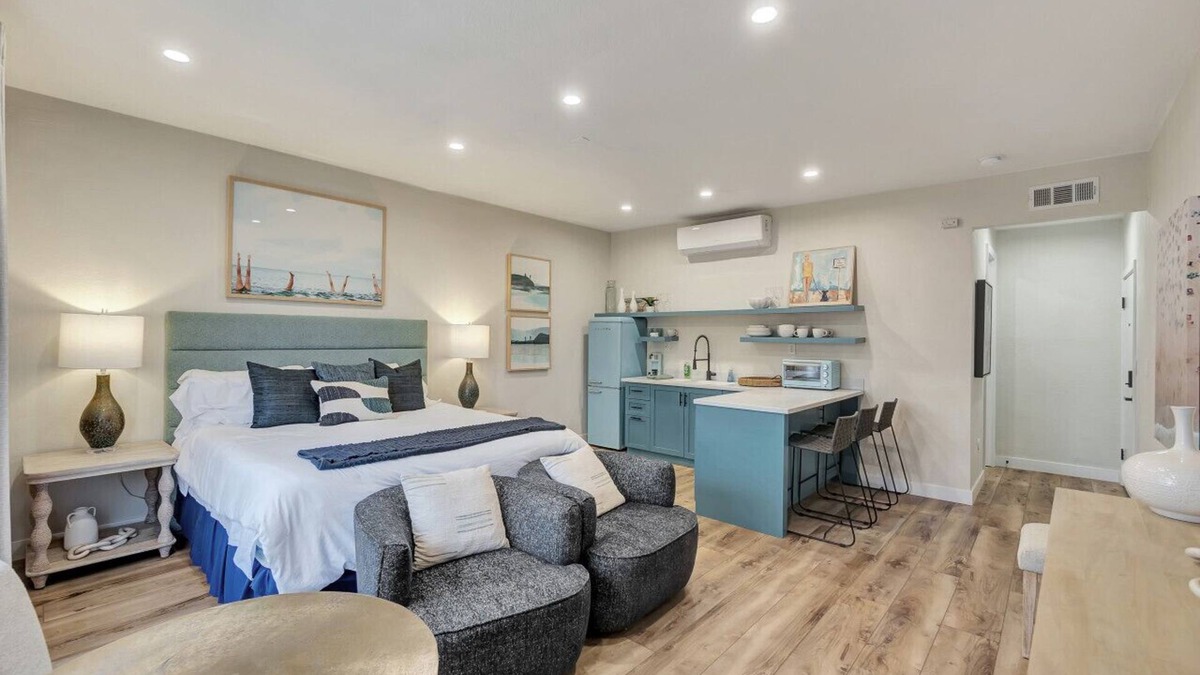 San Clemente Apartment | AZUL on Avenida Del Mar, 5 Suites! (1/2 Mile to the Pier!)