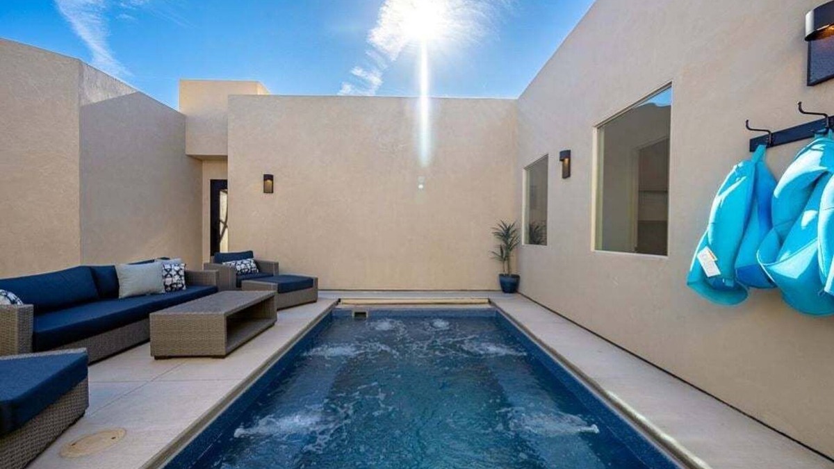 Hurricane House | Azure Abode: Soak, Stargaze & Enjoy the Desert