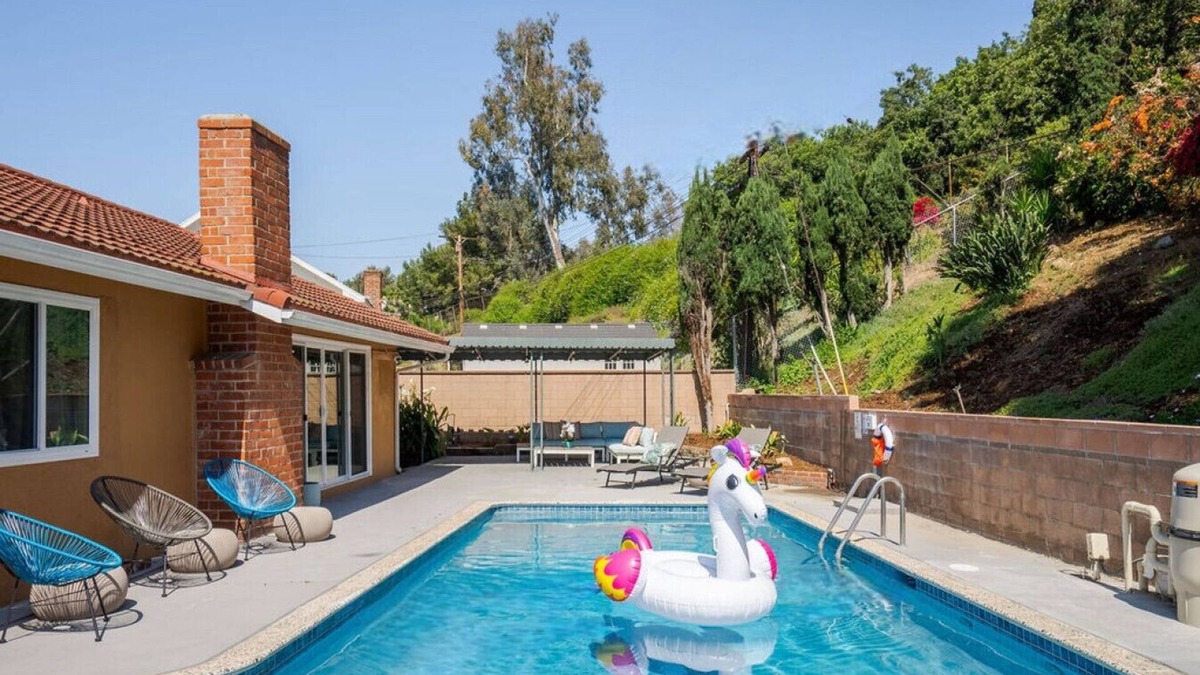 Montebello Apartment | Azure Escape | Games| Close to DT| Swimming Pool